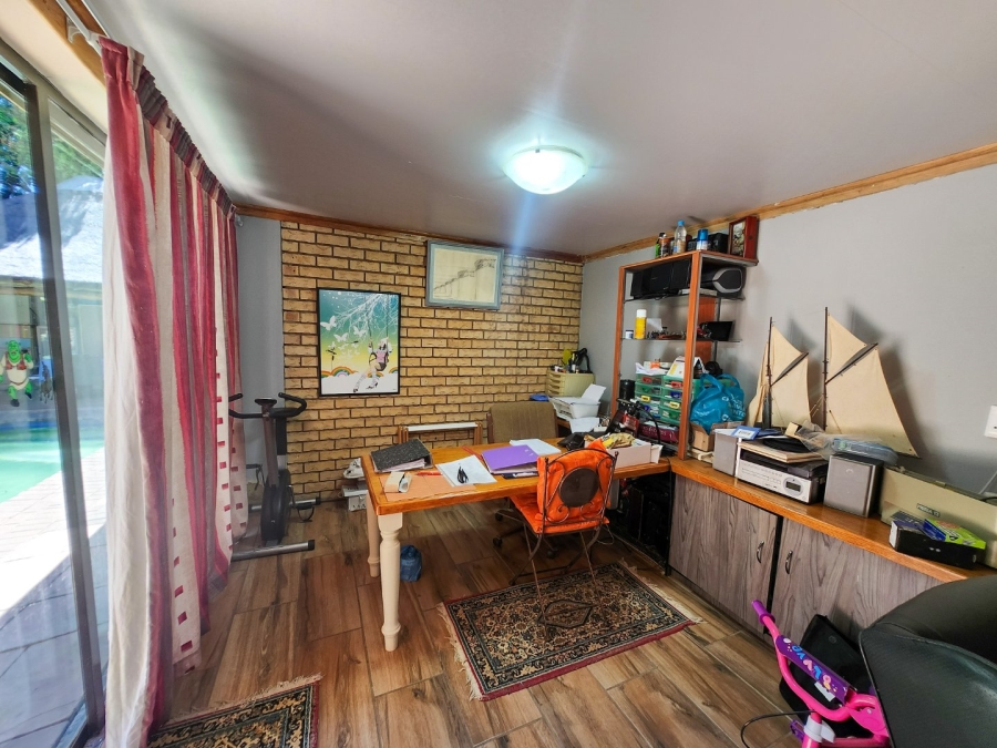 4 Bedroom Property for Sale in Flamwood North West